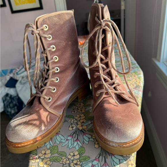 Stuart Weitzman Pink/Mauve Velvet and Leather Combat boot size 8 - Picture 8 of 16
